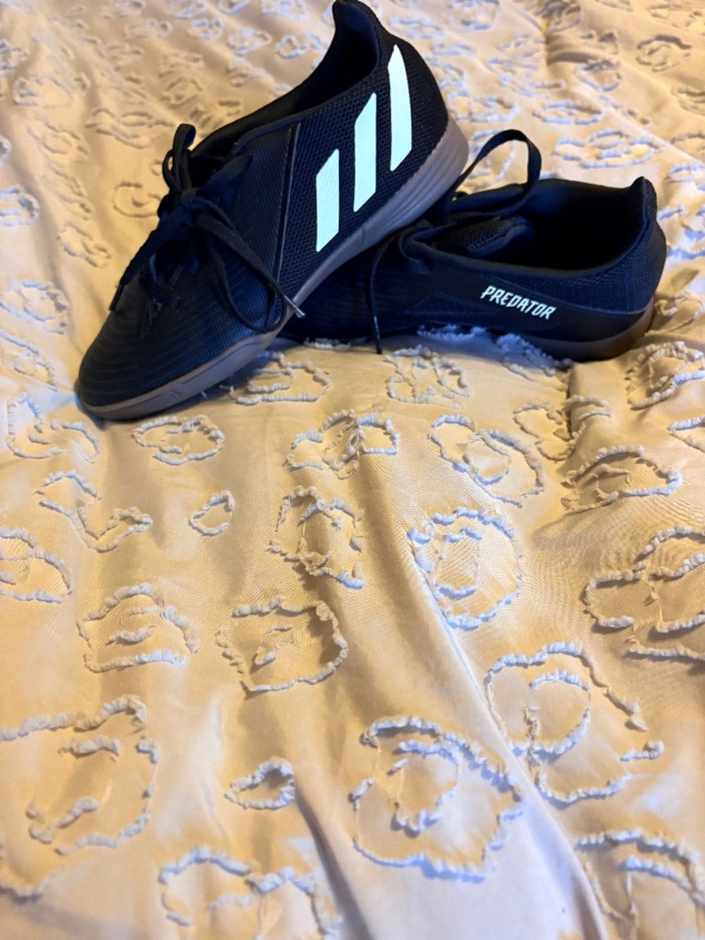 Indoor soccer shoes
